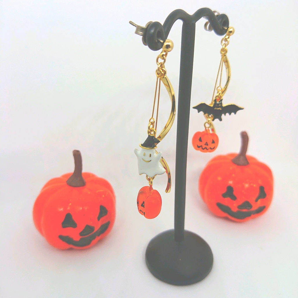 ハロウィンピアス★ユラユラ可愛い秋ピアス