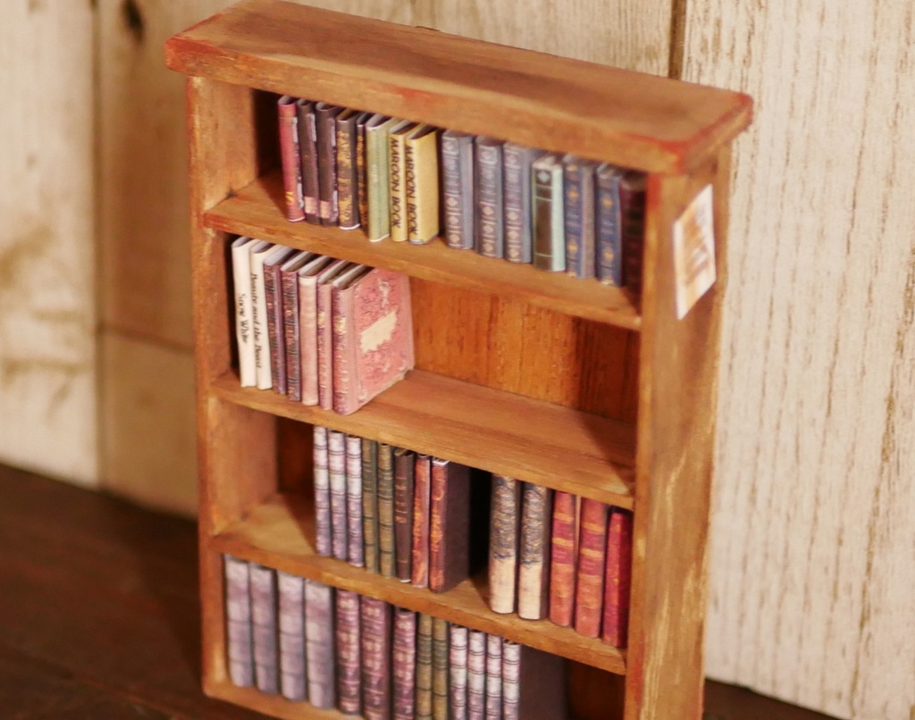 ミニチュア本棚と洋書