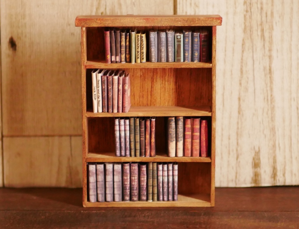 ミニチュア本棚と洋書