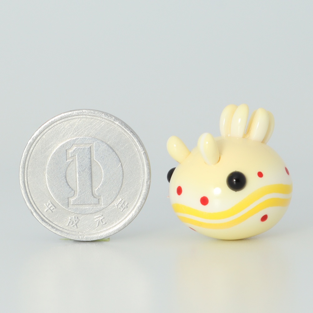 うみうすし マグネット アカテンイロウミウシ