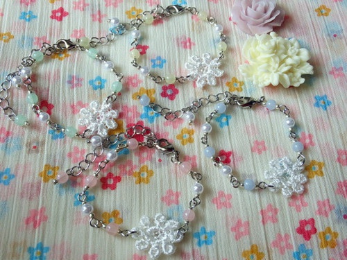 お花レースとパステルカラービーズのドール用チョーカー