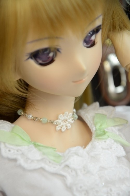 お花レースとパステルカラービーズのドール用チョーカー