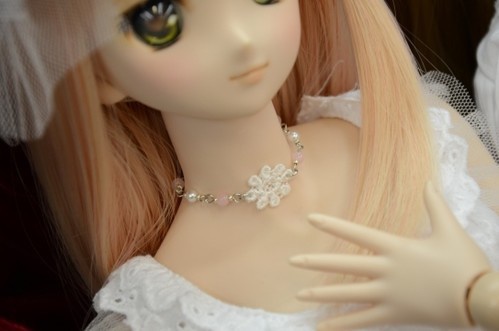 お花レースとパステルカラービーズのドール用チョーカー