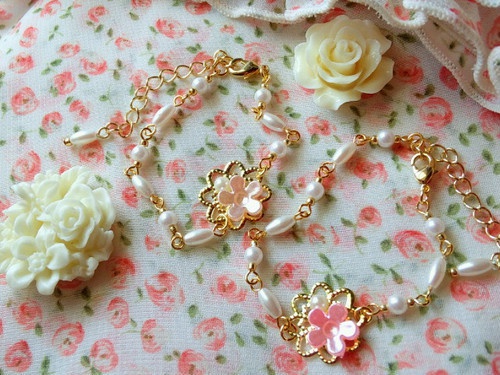 小花とパールのドール用チョーカー