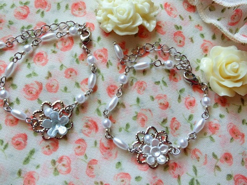 小花とパールのドール用チョーカー