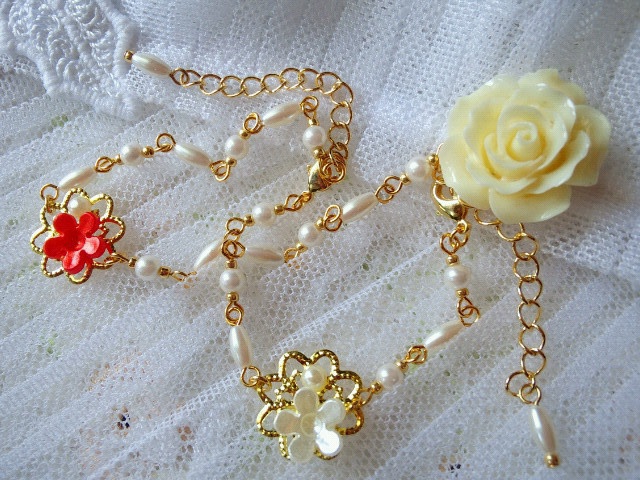 小花とパールのドール用チョーカー