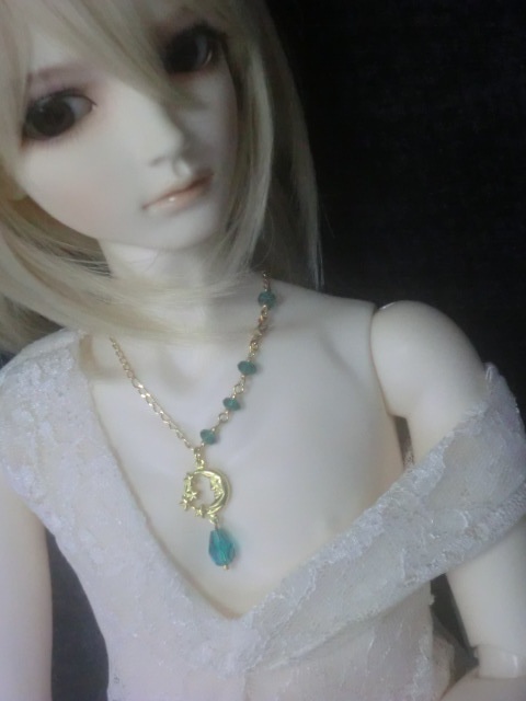 月と星とガラス雫のドール用ネックレス