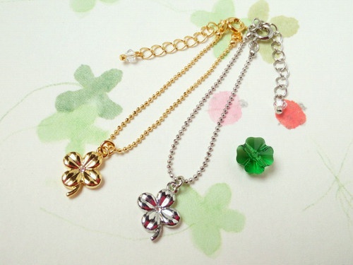 ラインストーンクローバーのドール用ネックレス①