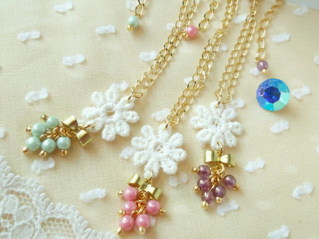 小花レースとリボンのドール用しゃらんらネックレス