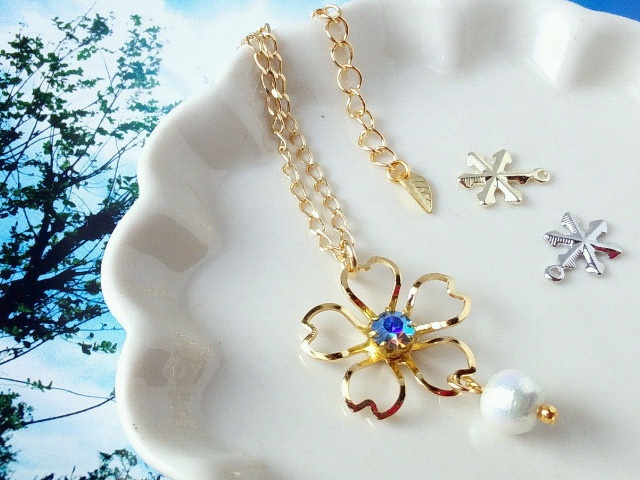 桜とコットンパールのドール用ネックレス