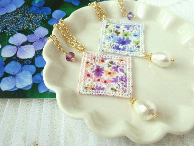 花柄菱レースとコットンパール雫のドール用ネックレス