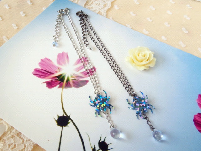 蜘蛛スパングルと朝露雫のドール用ネックレス