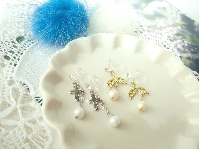 チャームとパール揺れるドール用ノンホールピアス