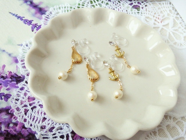 チャームとパール揺れるドール用ノンホールピアス