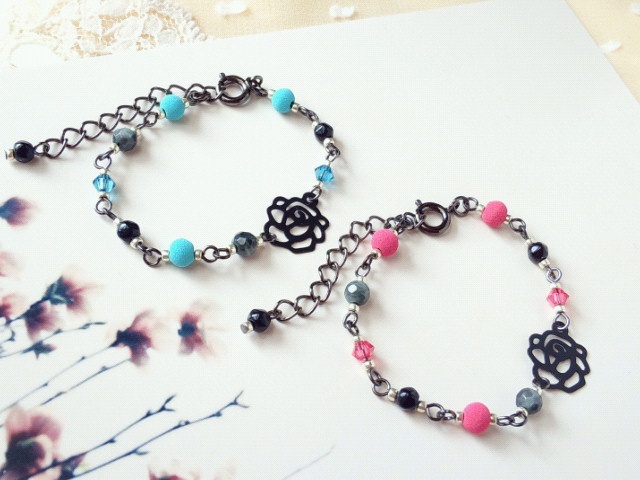 黒薔薇とイタリンアビーズのドール用チョーカー