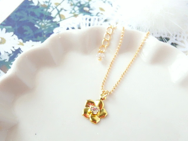 ラインストーンフラワーチャームのドール用ネックレス