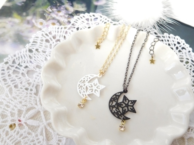 スカシ模様ムーンスターのドール用ネックレス