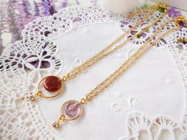 ヴェネチアンコインとフープ重なるラインストーンドール用ネックレス