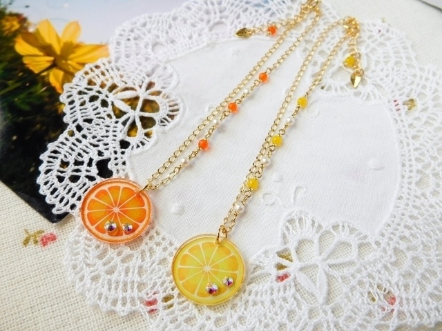 シトラスチャームのドール用アシンメトリーネックレス