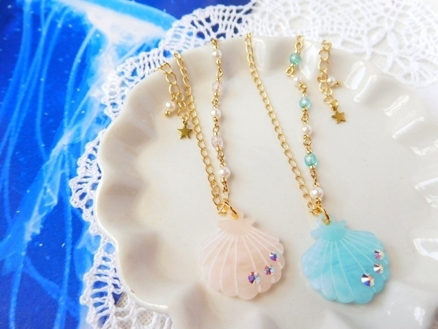 アクリルシェルのドール用アシンメトリーネックレス