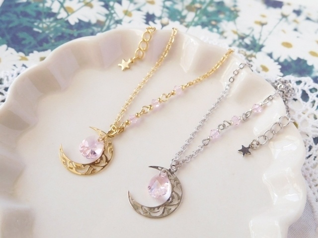 クレッセントムーンとティアドロップのドール用ネックレス