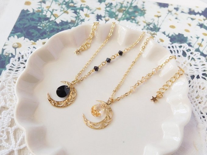 クレッセントムーンとティアドロップのドール用ネックレス