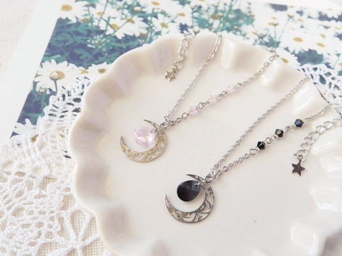 クレッセントムーンとティアドロップのドール用ネックレス