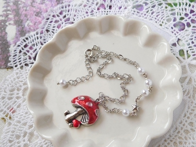 きのこチャームのドール用アシンメトリーネックレス