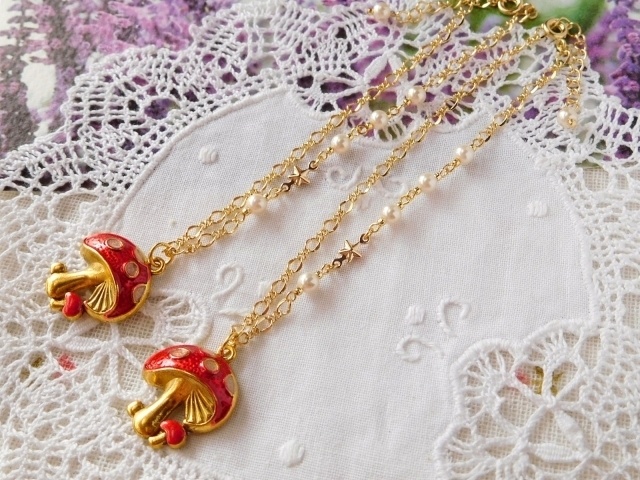 きのこチャームのドール用アシンメトリーネックレス