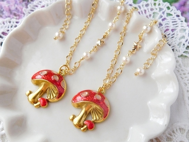 きのこチャームのドール用アシンメトリーネックレス