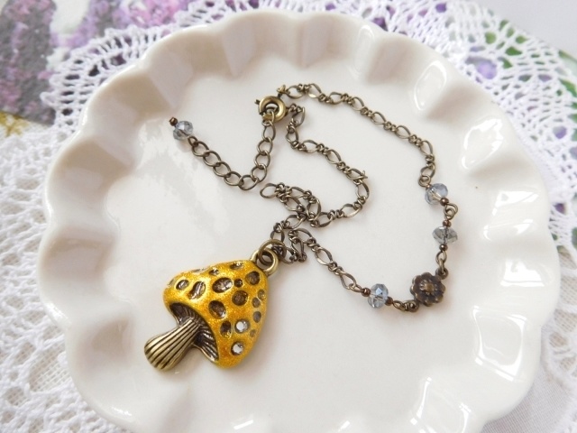 毒きのこのドール用ネックレス