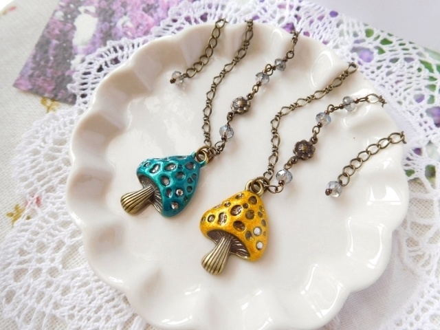 毒きのこのドール用ネックレス