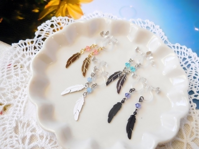 小さな羽根とクリスタライズのドール用ノンホールピアス