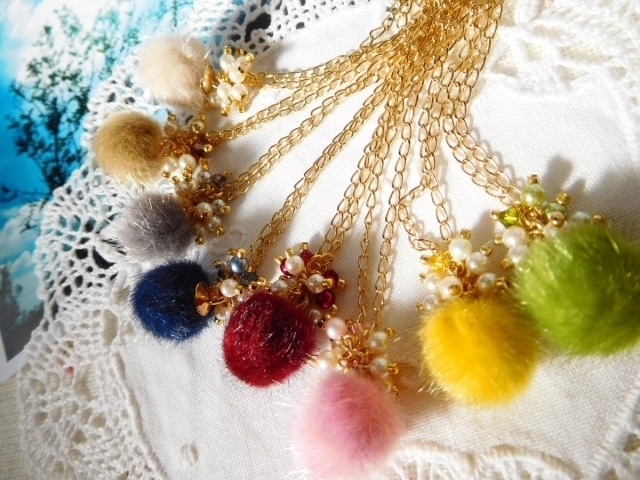 ポンポンエコファーのドール用しゃらんらネックレス