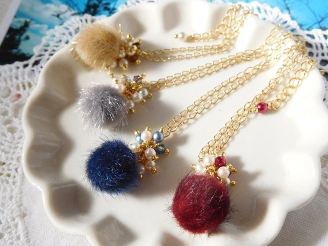 ポンポンエコファーのドール用しゃらんらネックレス