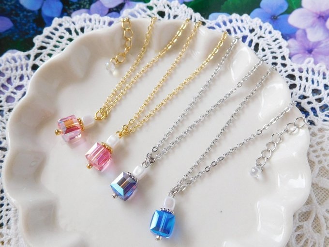 オーロラ香水瓶のドール用ネックレス