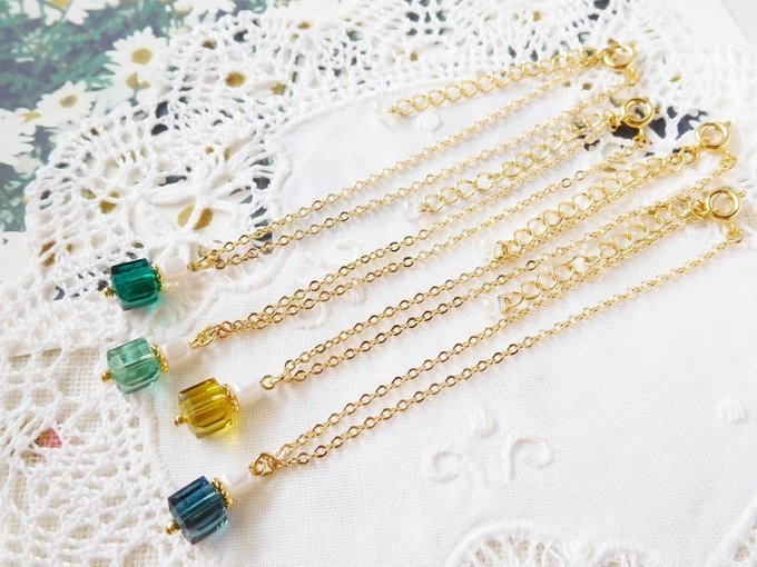 クリスタル香水瓶のドール用ネックレス