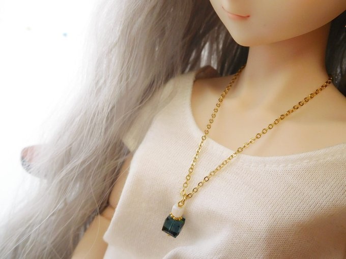 クリスタル香水瓶のドール用ネックレス