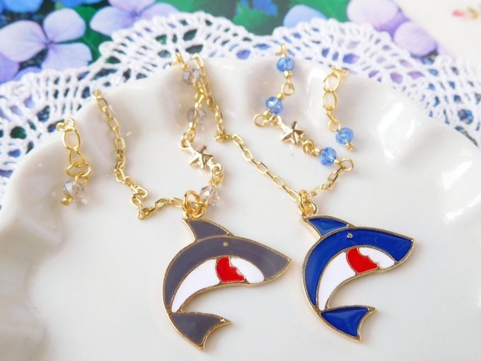 さめチャームのドール用アシンメトリーネックレス