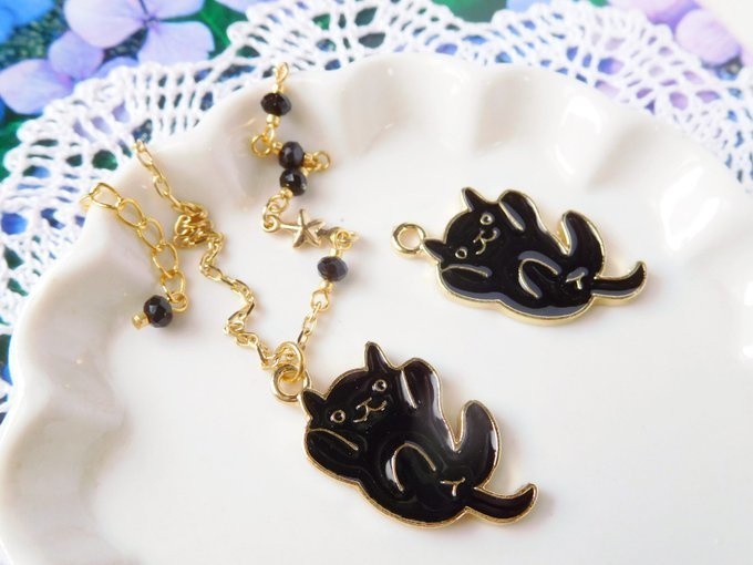 おっぴろ黒にゃんこのドール用アシンメトリーネックレス