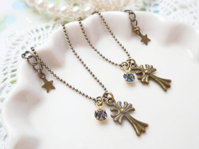 アンティーククロスとプレシオサジュエルのドール用ネックレス