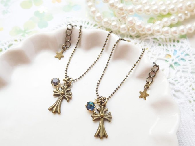 アンティーククロスとプレシオサジュエルのドール用ネックレス