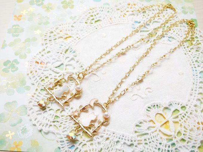 エポ月猫フレームチャームのドール用アシンメトリーネックレス