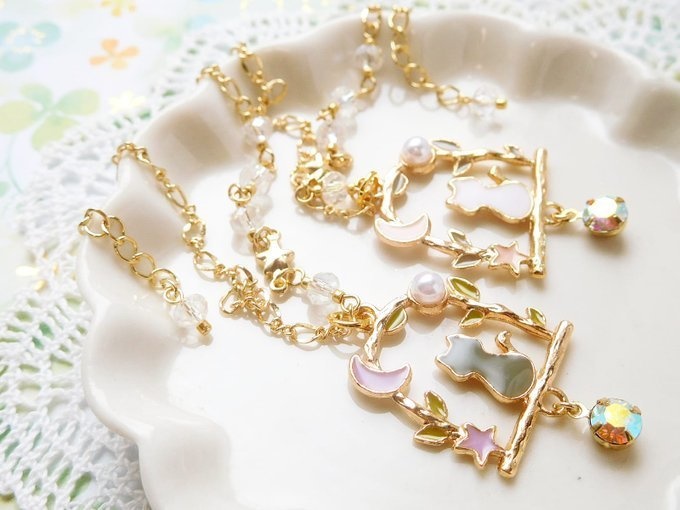 エポ月猫フレームチャームのドール用アシンメトリーネックレス