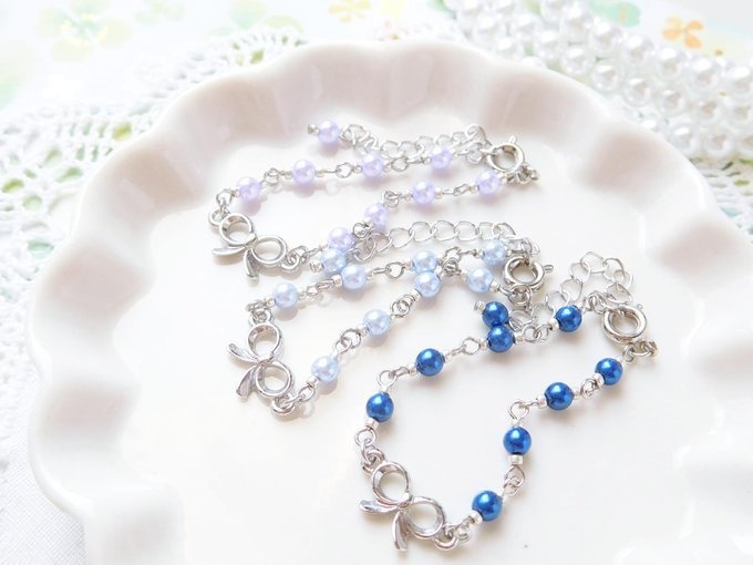 ぎんいろリボンとブルー系パールのドール用チョーカー