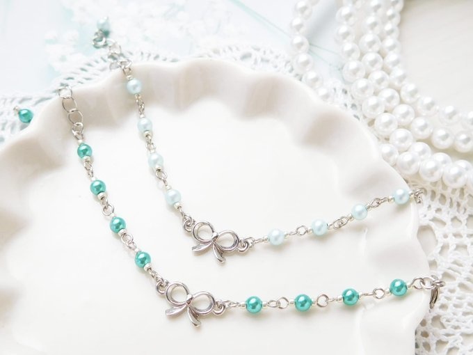 ぎんいろリボンとブルー系パールのドール用チョーカー