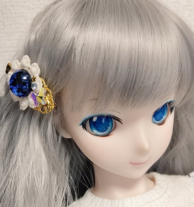 ブルーガラスカボションと蝶々のヘアクリップ