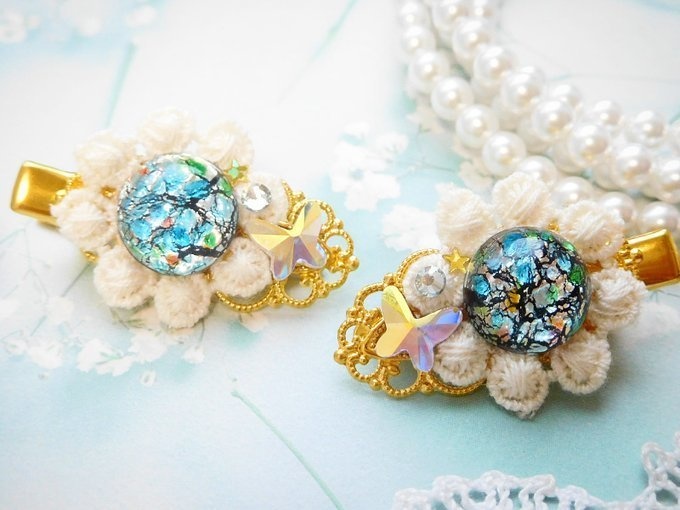 ブルーガラスカボションと蝶々のヘアクリップ