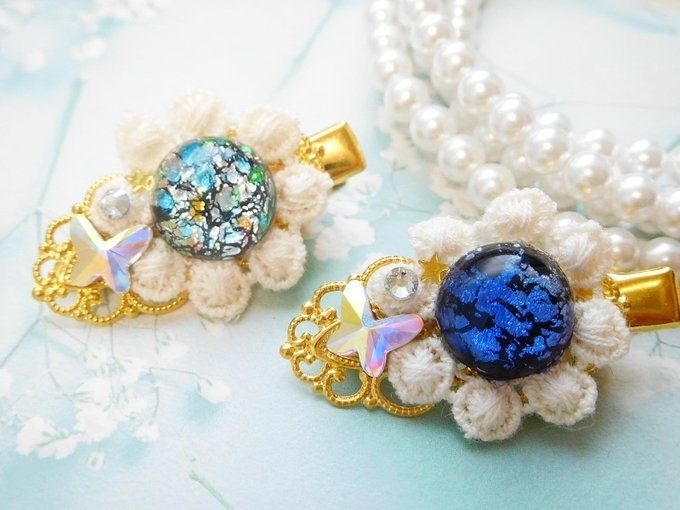 ブルーガラスカボションと蝶々のヘアクリップ
