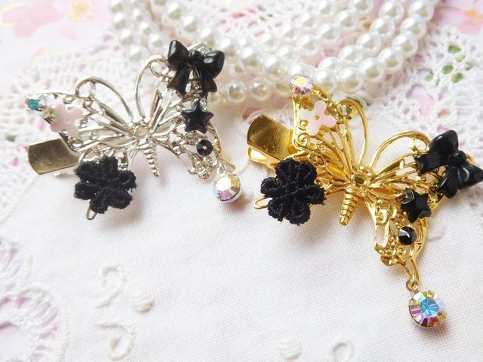 黒リボンとビジューの蝶々ヘアクリップ